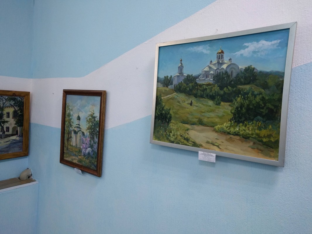 В филиале АГУ в Знаменске работает художественная выставка